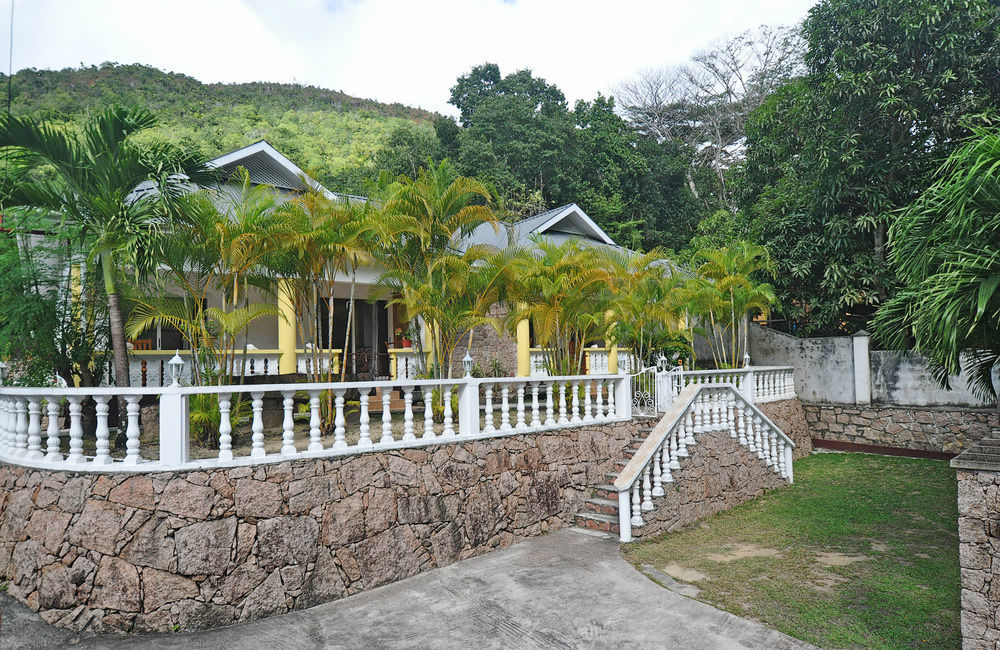 Acquario Pensión Anse Volbert Village Exterior foto