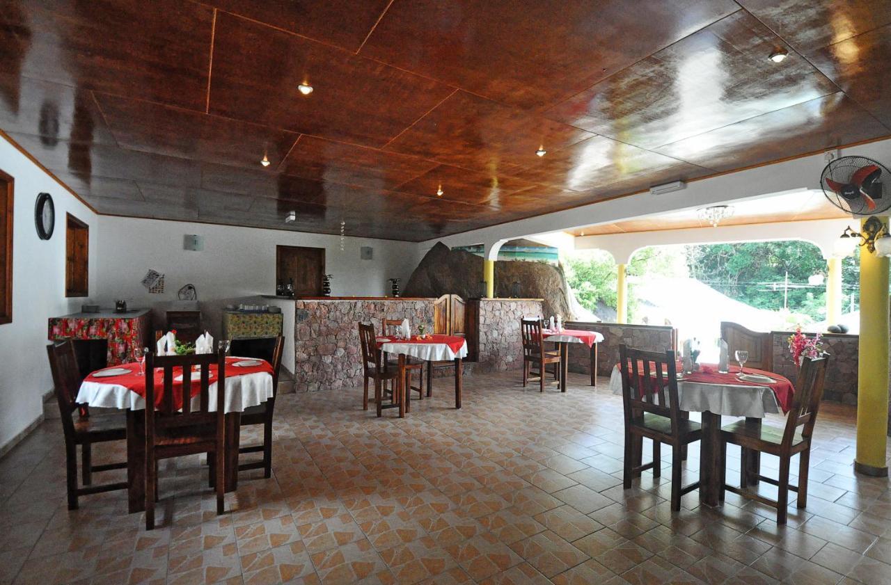 Acquario Pensión Anse Volbert Village Exterior foto